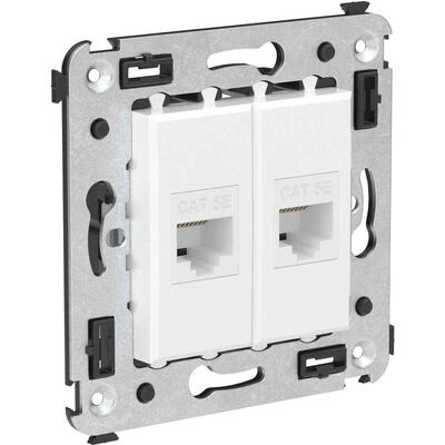 ДКС Компьютерная розетка RJ-45 без шторки в стену, кат.5е двойная, Avanti, белое облако 4400664 DKC ДКС Компьютерная розетка RJ-45 без шторки в стену, кат.5е двойная, Avanti, белое облако 4400664 DKC