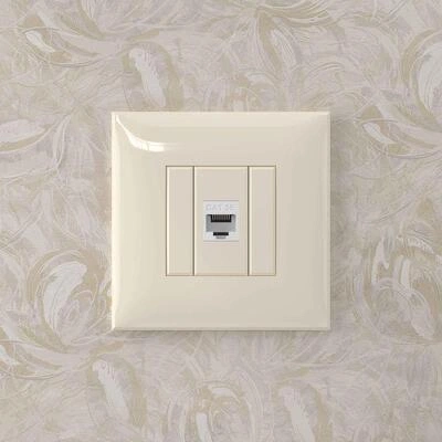 ДКС Компьютерная розетка RJ-45 без шторки в стену, кат.5е одинарная, Avanti, ванильная дымка 4405663 DKC ДКС Компьютерная розетка RJ-45 без шторки в стену, кат.5е одинарная, Avanti, ванильная дымка 4405663 DKC
