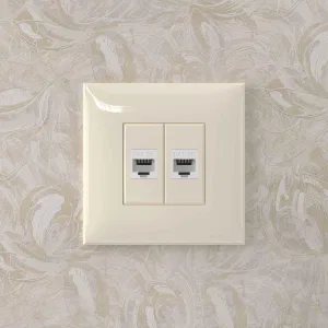 ДКС Компьютерная розетка RJ-45 без шторки в стену, кат.5е двойная, Avanti, ванильная дымка 4405664 DKC ДКС Компьютерная розетка RJ-45 без шторки в стену, кат.5е двойная, Avanti, ванильная дымка 4405664 DKC