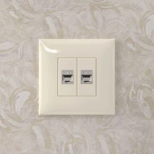 ДКС Компьютерная розетка RJ-45 без шторки в стену, кат.5e двойная экранированная, Avanti, ванильная дымка 4405764 DKC ДКС Компьютерная розетка RJ-45 без шторки в стену, кат.5e двойная экранированная, Avanti, ванильная дымка 4405764 DKC