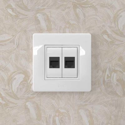 ДКС Компьютерная розетка RJ45 кат.5e, Brava, белая, 1 модуль 76654B DKC ДКС Компьютерная розетка RJ45 кат.5e, Brava, белая, 1 модуль 76654B DKC