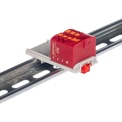 ДКС Блок распределительный с верт. адаптером на рейки шириной 15/35мм, зажим push-in, 1 ввод 6 кв.мм, 6 точек подключения 2,5 кв.мм, красный DTP1-106-104SPUR-V DKC